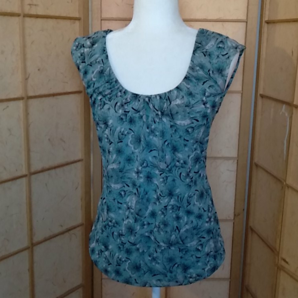 Ann Taylor sea green floral blouse size s